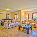Noa Amazing Sea View Villa *